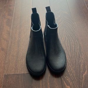 Black Cougar rain boots - soooo comfy!!